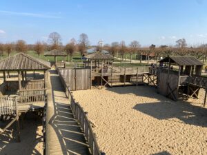 Der Spielplatz in Xanten ähnelt einem römischen Lager